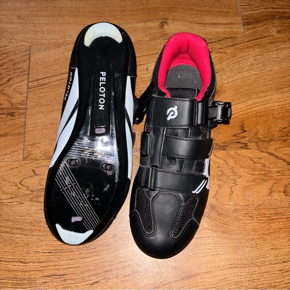 Peloton Cycling Black Red Shoes Size 39 Women’s 8 Men’s 6 - Picture 3 of 8